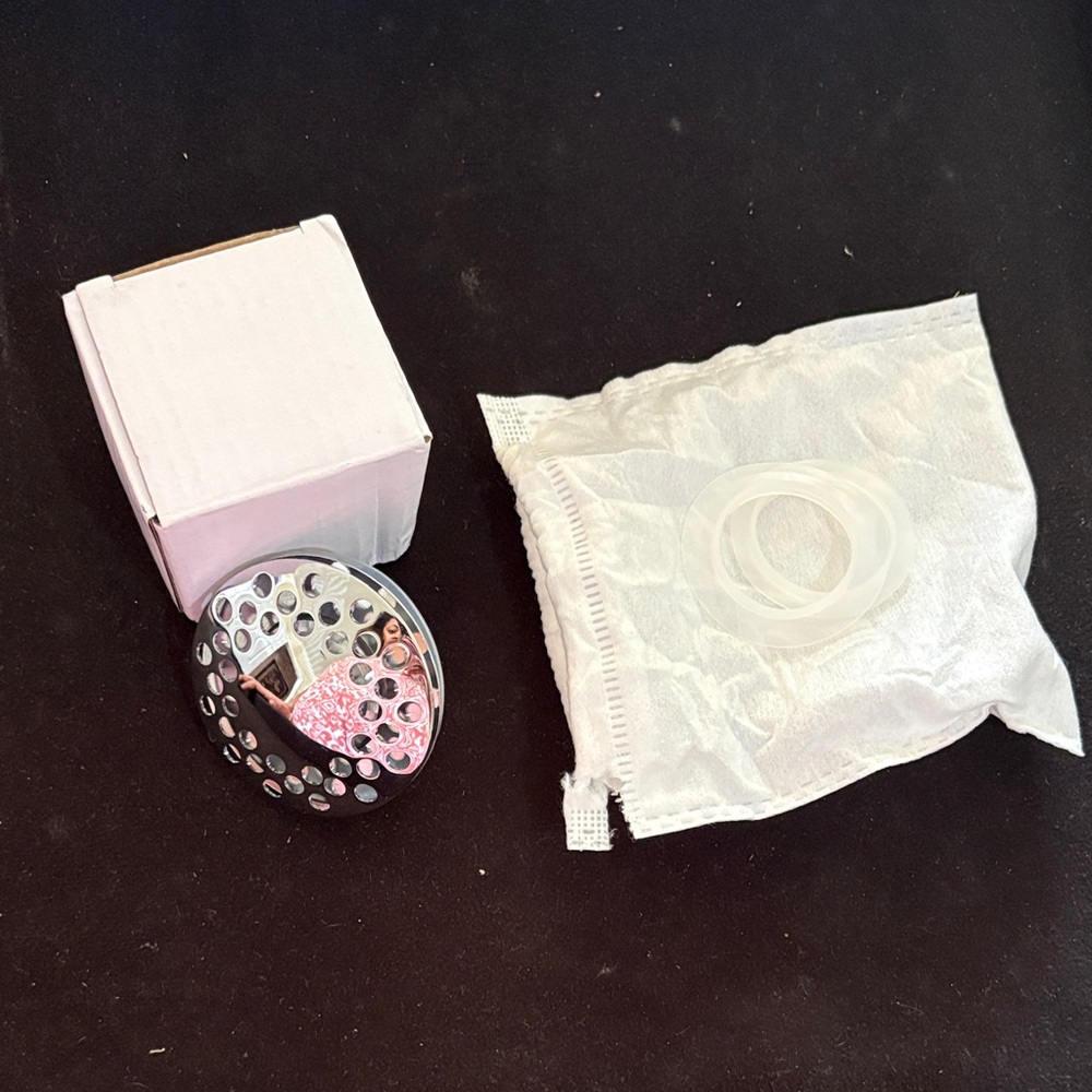 Universal bathtub drain plug